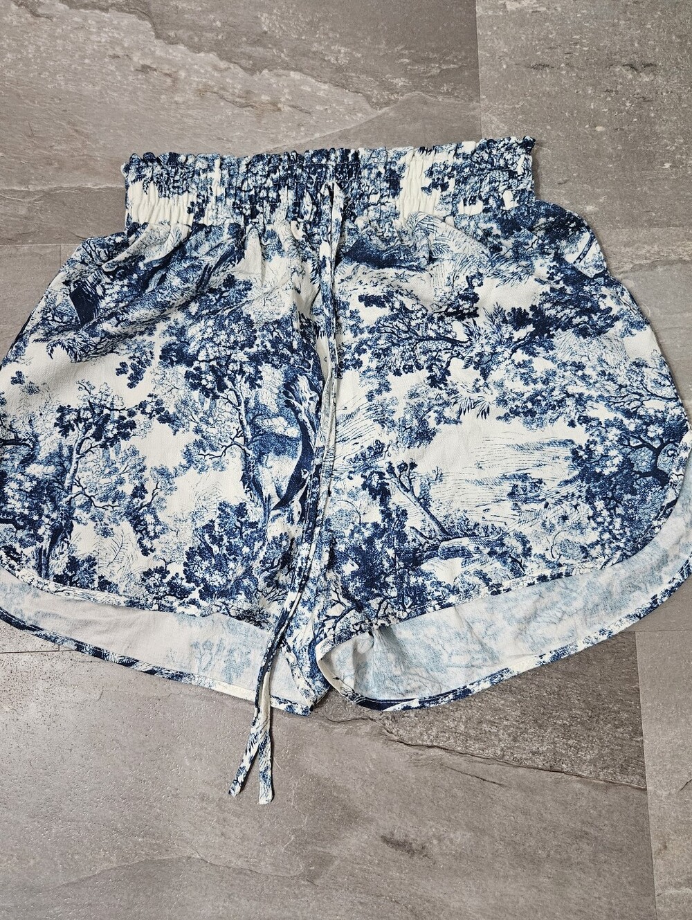 NWOT Commense Toile Print Tie Waist Casual Mini Shorts. High Rise. Blue White. S - Picture 2 of 9